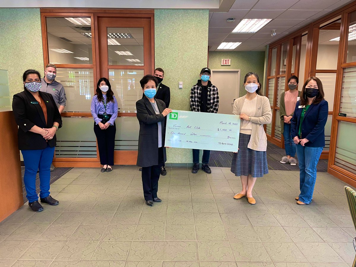 AngieMikyung's tweet photo. So proud to work for an organization that supports local communities! #KoreanArtClub #YYC #TDPlay @MichelleMobarr2 @Dannywang1988 @JoonKim_TD https://t.co/4HL31UPa9l