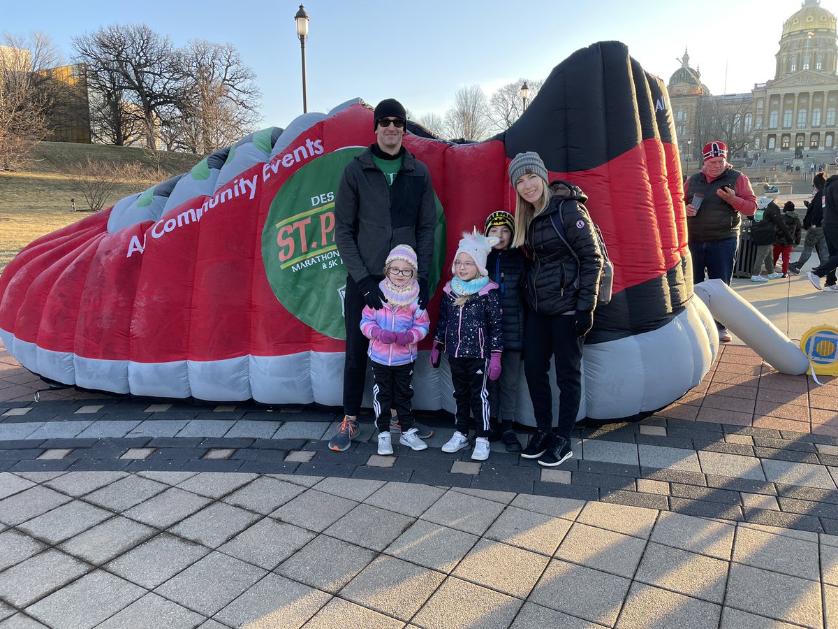 JoeMurphyIBC's tweet photo. Fun time with our leprechauns this morning 🏃‍♂️🏃‍♂️🏃‍♂️☘️☘️☘️ 
#StPaddysRun #DSMUSA https://t.co/WlhRnIOTPT