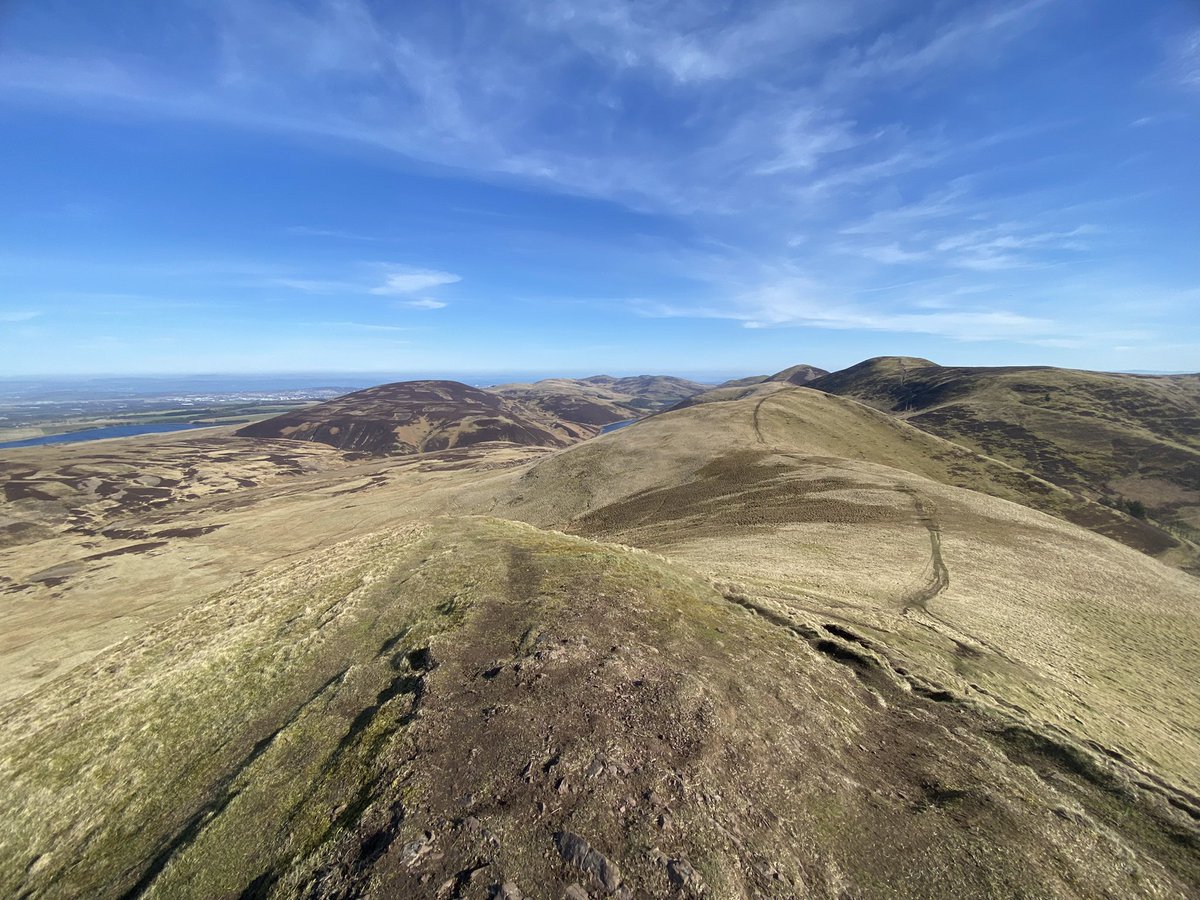 KtLeeArrowsmith's tweet photo. Damn Scotland. I love you.
Perfect sunny Saturday hike.
#GetOutside @VisitScotland #Pentlands #naeFilter #nofilter https://t.co/4VFWunhlpW