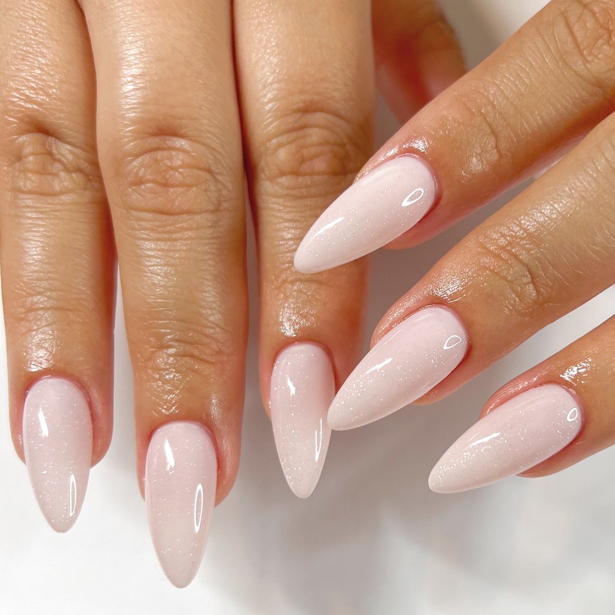 OPI_PRODUCTS's tweet photo. These bridal nails are the perfect combo of shades for the perfect day! ✨ 💕
Shades: #LisbonWantsMoorOPI, #LoveIsInTheBare &amp; #PlatinumEclipse
By: @kariimariiinails
Shop here: https://t.co/Ko8j92Q8MR https://t.co/1fvF4hmjtu