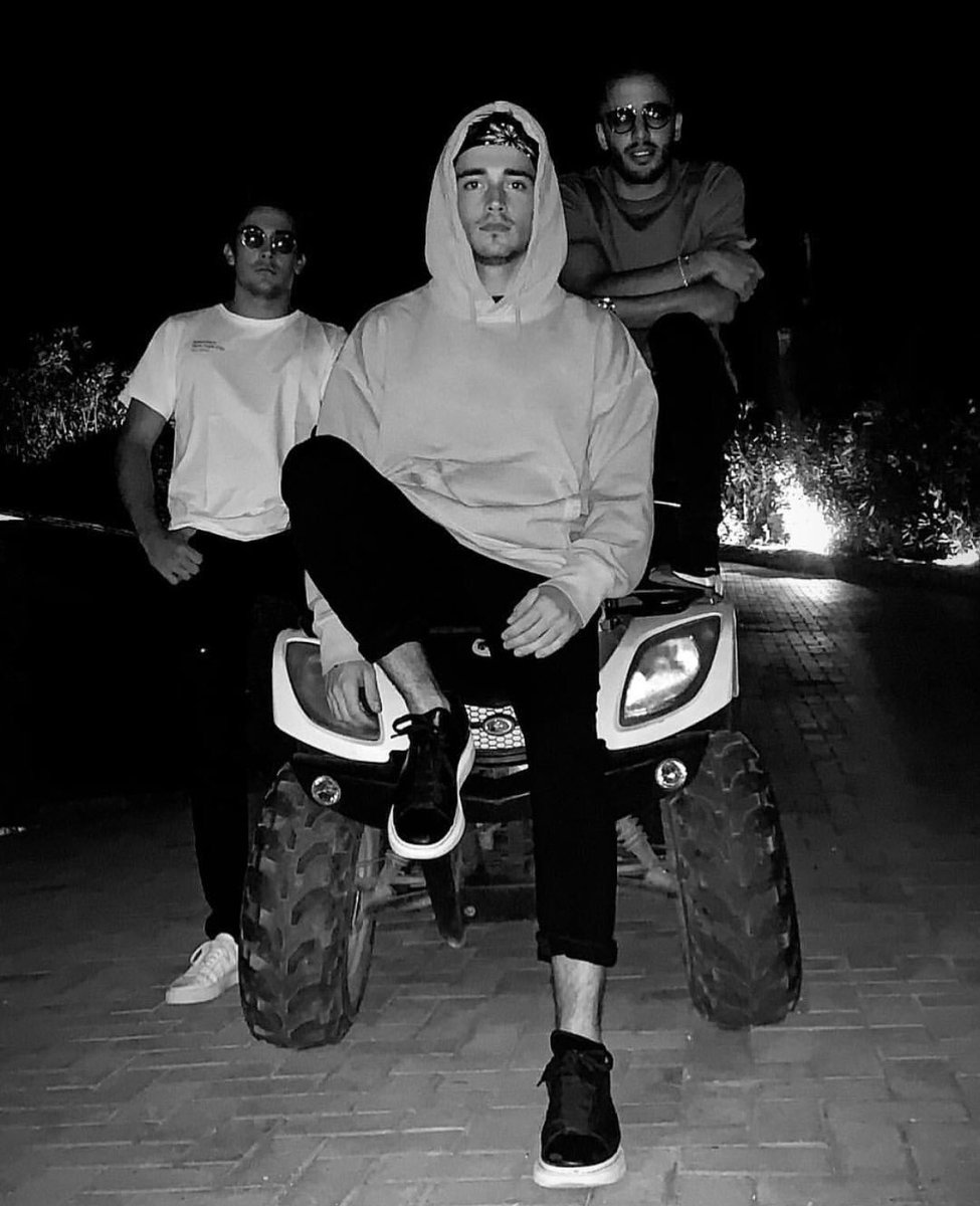 Burgrid16's tweet image. J'ai confiance qu'en mon Desert Eagle

Et en Leclerc dans son dernier run #BahrainGP