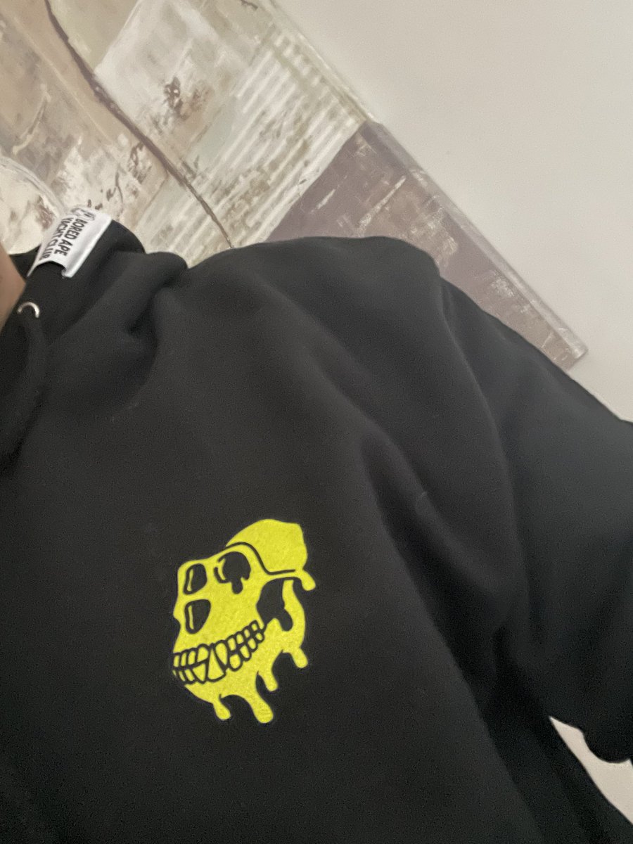 VizzexNFT's tweet photo. GM to all my ape gang. BAYC MAYC and anyone who holds $ape. Have a great day 🍌 @BoredApeYC https://t.co/gEXzGnW4ZZ