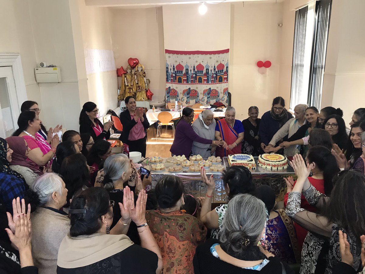 CommChamps's tweet photo. Thank you Geeta @COLWT_ and team for inviting us to this fabulous event 🙏 40+ women representing 9 #communities together to celebrate, share #health &amp; #wellbeing messages whilst having fun 🤩 and eating cake 🍰🧁#CommunityHealthLeeds #CommChamps @VolActionLeeds @MyForumCentral https://t.co/7G8f1cznSr