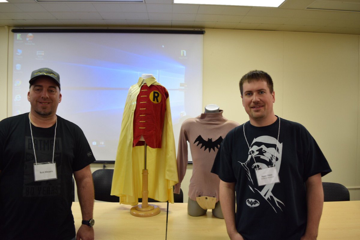 East coast Drake meeting happen! <a href="/smb_ryan/">Ryan Hoss</a> &amp; <a href="/TimsRedBird/">Terence ONeill</a> (Ryan &amp; Terence) saw #TheBatman together. A few weeks prior <a href="/JaYaws/">Jay Yaws</a> &amp; Ryan met in Texas 4 BOF watch party. I’ll throw in Ryan &amp; I (Rob) from 2019  @DrPopCultureBG Batman conference. Ryan must me the linchpin. #TeamDrake