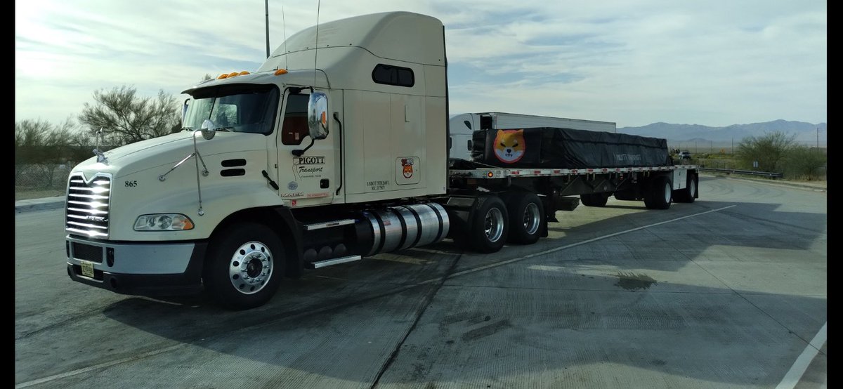 iprofitz2's tweet photo. Truckers for Shib!! That's Beautiful man!!
#Shibarmy https://t.co/OfSE1fNtpc