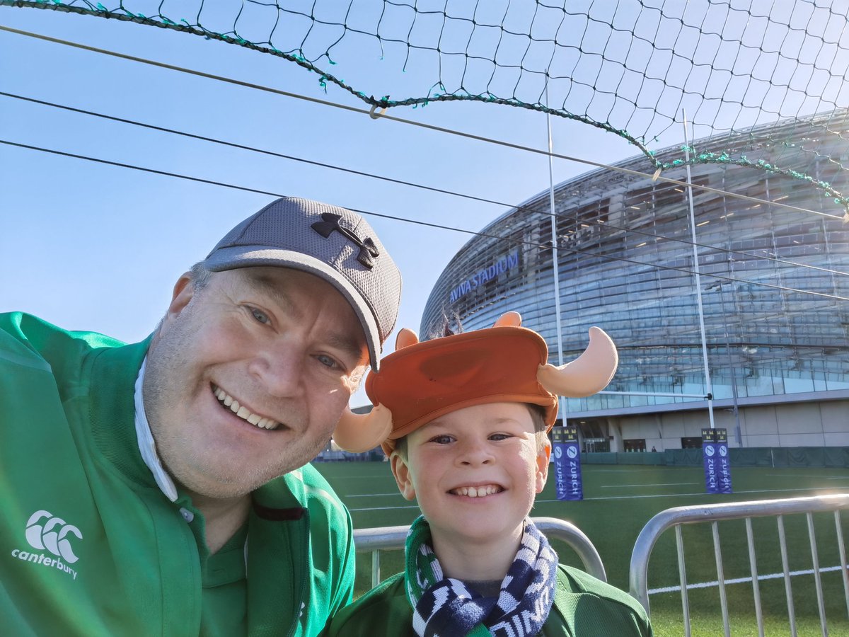 MOSull22's tweet photo. #shouldertoshoulder @IrishRugby here we go again https://t.co/tZa1FmwH6H