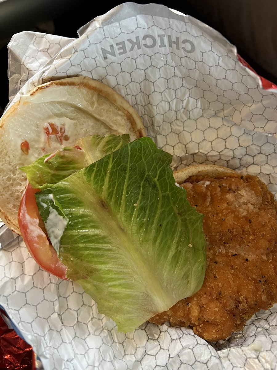 DoctorCupcake's tweet photo. @Wendys You do have soggy spicy chicken sandwichs when I asked for plain and find a swamp of mayo , tomato and lettuce https://t.co/OpReFebA4u