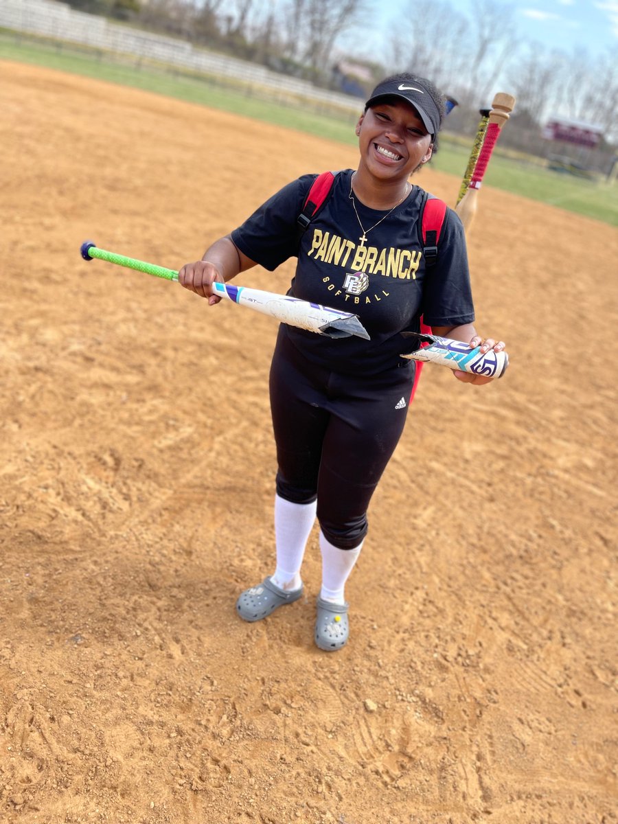 My bat split in half today😳.  RIP🙏🏾 to my Louisville Xeno. You will be missed😢.

#softball  @sluggerFP 
@IHartFastpitch 
@SoftballConnect
@HeatMaryland @PB_Softball 
@Los_Stuff  
@CoastRecruits  
@StriveSoftball 
@TopPreps