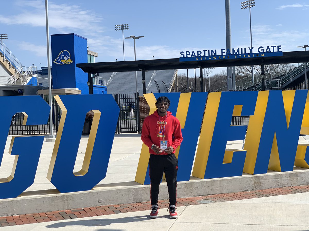 Thank you to <a href="/coach_cope/">Holman Copeland</a> and <a href="/UDBlueHens/">Delaware Blue Hens</a> for having me at their practice it was truly a great environment and energy there and can’t wait to come back‼️ #GoHens