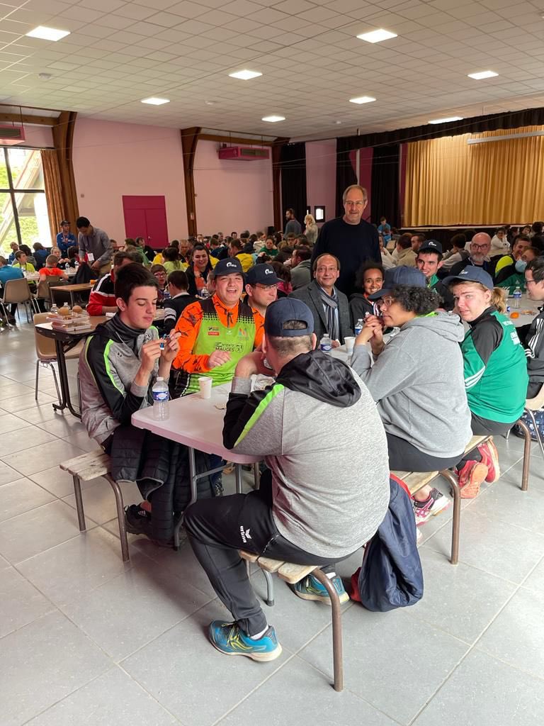 Bravo à Montlucon Athlétisme qui accueille aujourd’hui les championnats de France de para-cross adapté sur le site de l’hippodrome Saint-Jean !

Près de 400 coureurs réunis dans notre territoire, il s’agit d’une preuve du dynamisme de notre tissu associatif et sportif.