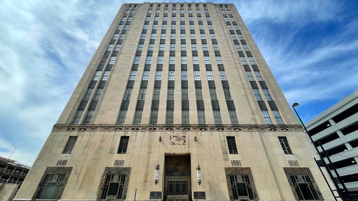 ScottDimmich's tweet photo. PHOTO OF THE NIGHT: The Altafiber (?) offices. Taken on Elm Street in #Cincinnati on Wednesday.
#cincinnatibell #altafiber #architecture https://t.co/gTYBTDJXaU