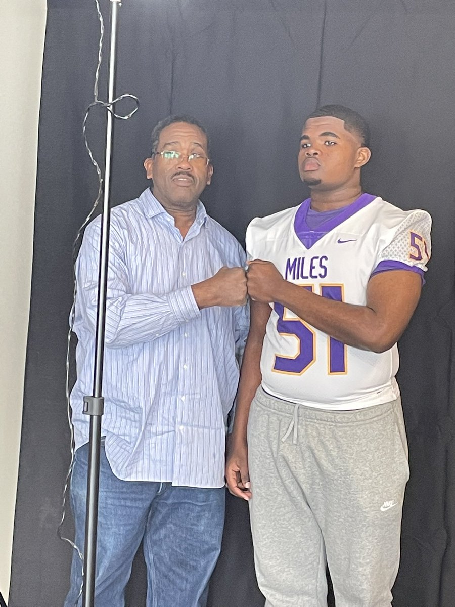 BCrenshaw51's tweet photo. I am blessed to receive an offer from Miles college🟣🟡#GoldenBears
@Coach_Sam_Shade https://t.co/U3GNo8ViUv