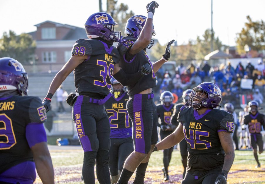 BCrenshaw51's tweet photo. I am blessed to receive an offer from Miles college🟣🟡#GoldenBears
@Coach_Sam_Shade https://t.co/U3GNo8ViUv