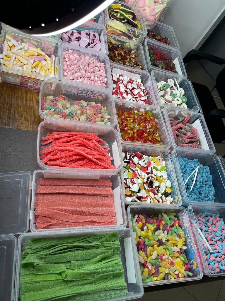 wila210's tweet photo. BEST CANDY IN TOWN                    Get your candy orders #candy #sweet  free delivery within Lusaka HMU https://t.co/dTEmB598YE