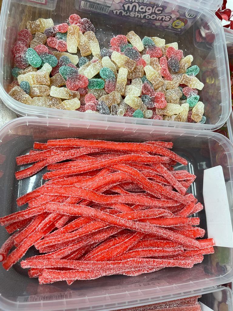 wila210's tweet photo. BEST CANDY IN TOWN                    Get your candy orders #candy #sweet  free delivery within Lusaka HMU https://t.co/dTEmB598YE