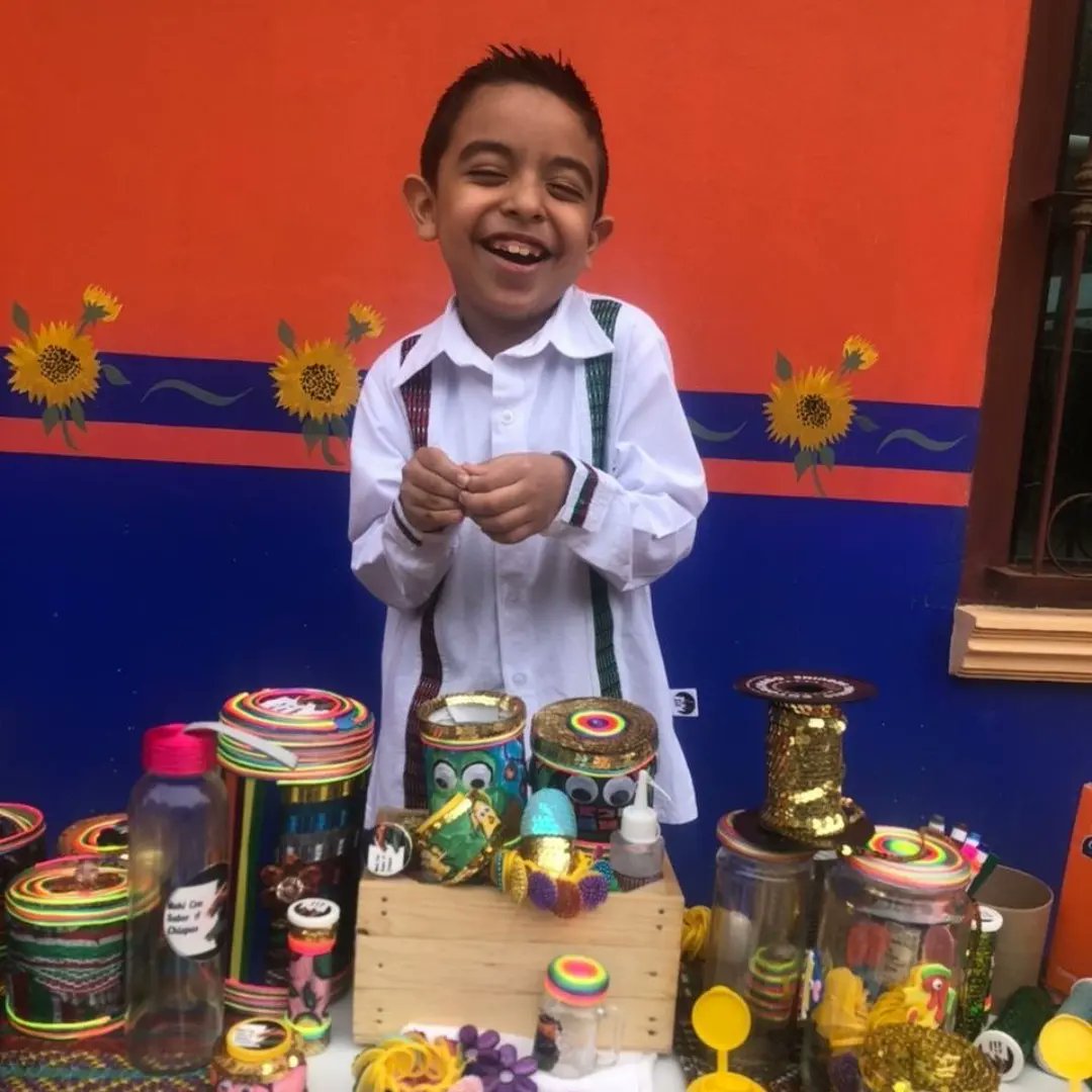 Ame_AlGor's tweet photo. Hoy se celebra el Día del #Artesano.
Muchas Felicidades a las y los artesanos que exponente nuestra #cultura y #Tradicion a través de sus Creaciones Únicas e Inigualables 🐯🇲🇽⭐
#Consumamoslocal para nuestras y nuestros Artesanos
#makiconsaborachiapas https://t.co/ONEntJtKNx