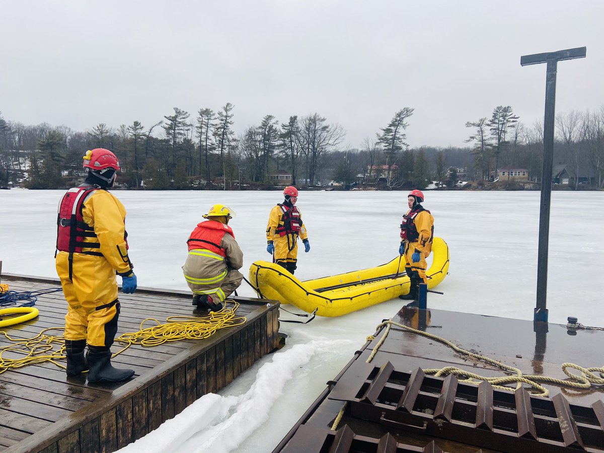 AthensFire's tweet image. Perfect ice conditions for the ice-water rescue training! Stay safe! Ice is melting fast! Thanks
Chiefs and captains for the great training!