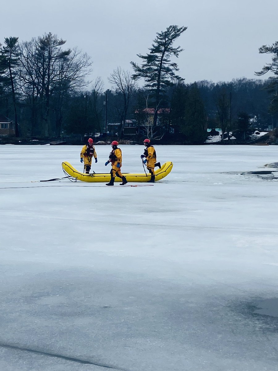 AthensFire's tweet image. Perfect ice conditions for the ice-water rescue training! Stay safe! Ice is melting fast! Thanks
Chiefs and captains for the great training!