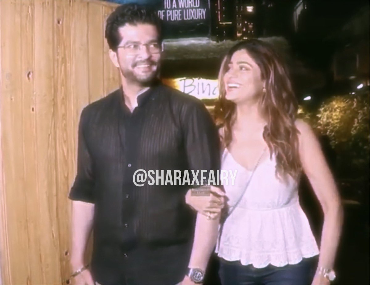 shamitaxfairy's tweet photo. my heart, omg pwease🥺💗
#ShaRa #ShaRaFam #ShaRaForever #ShamitaShetty #RaqeshBapat https://t.co/LVMxr1o8Yw
