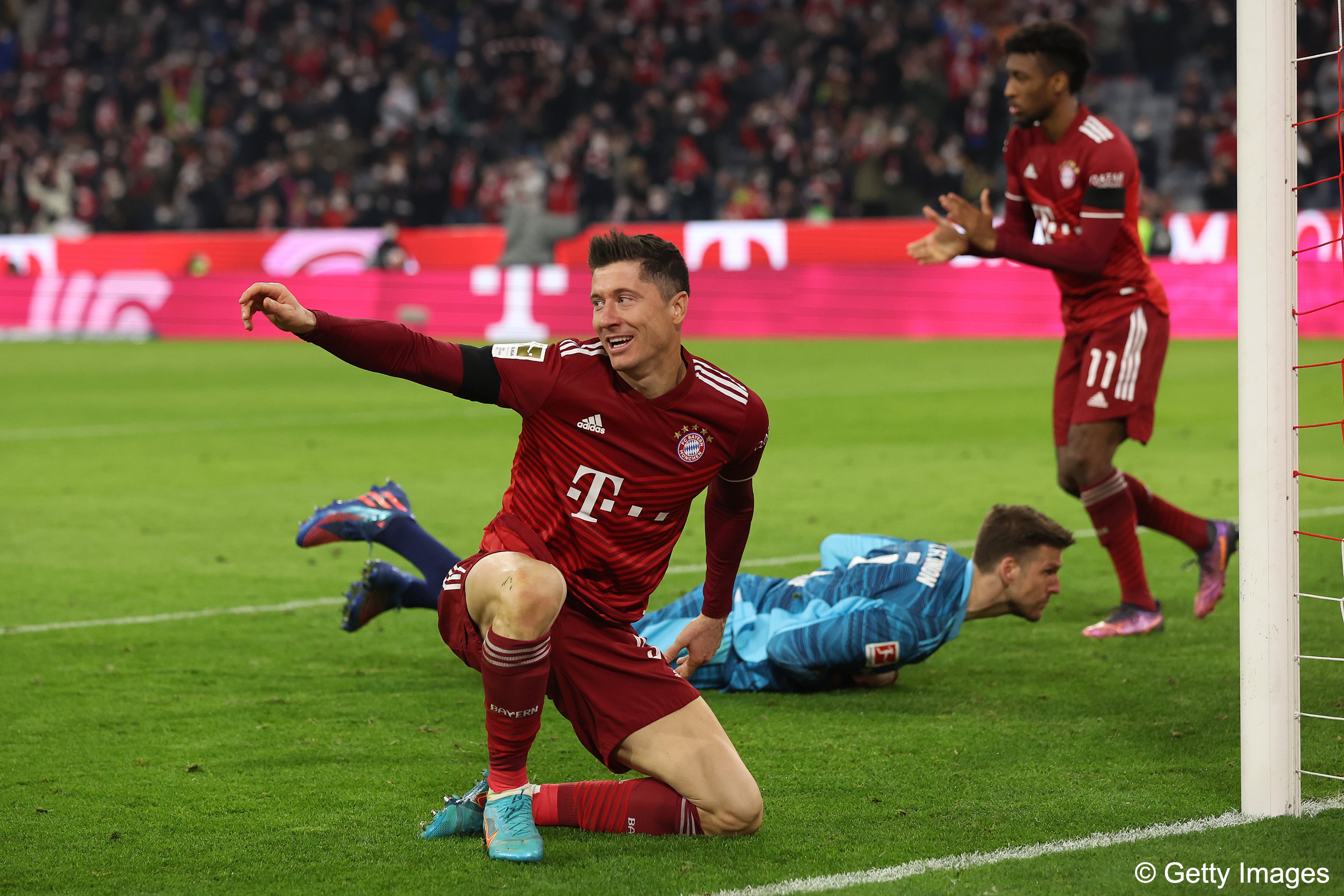 Dw Sports Robert Lewandowski For Bayern Munich In The Bundesliga 14 15 31 Apps 17 Goals 15 16 32 Apps 30 Goals 16 17 33 Apps 30 Goals 17 18 30 Apps 29 Goals
