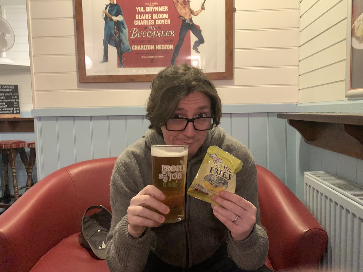 Tonight’s #preshowpint is a <a href="/properjobale/">Proper Job Ale</a> by <a href="/StAustellBrew/">St Austell Brewery</a> in The Buccaneer, Babbacombe. I have paired my beer with a packet of Scampi fries for the authentic seaside experience.