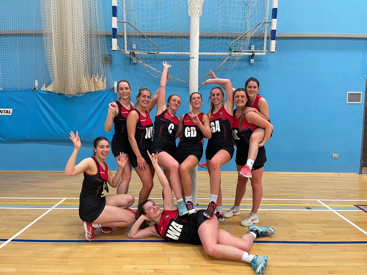 ⁦<a href="/YorkshireBrods/">Yorkshire Brodleians</a>⁩ first team feeling the love of the final season game!   Congratulations ⁦<a href="/Netball_HiTech/">Hi-Tech Netball Club</a>⁩ on your win!   It was a great game 👏🏾👏🏾👏🏾