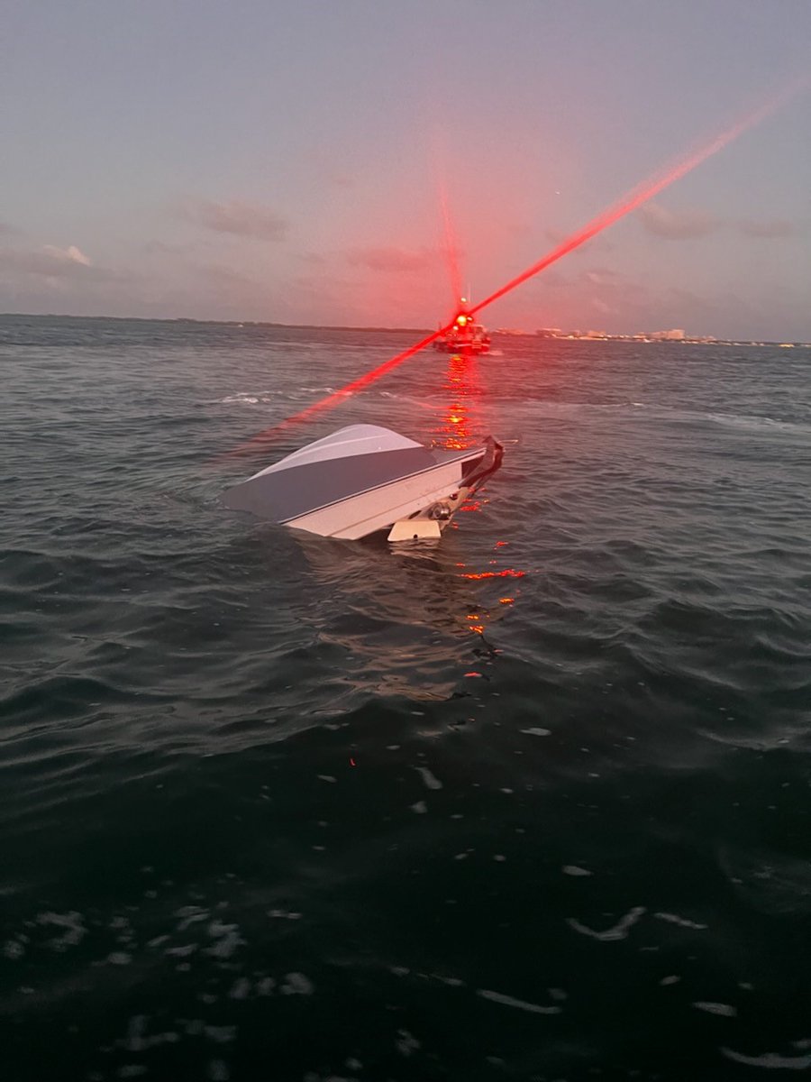 USCGSoutheast's tweet photo. #NewNews Thank you to the good #Samaritians who responded to @USCG Sector Miami's urgent marine bulletins Friday. Your willingness to help saved 4 people.
Follow us on Facebook, @USCGSoutheast, for more details about the two cases. #SAR https://t.co/796V1Hy75Z