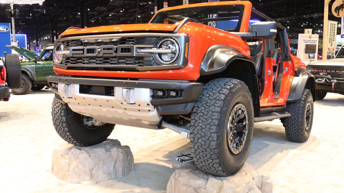 ChiAutoShow's tweet photo. #FordFlashback Bronco Edition! @Ford https://t.co/GXvBbX0cBt