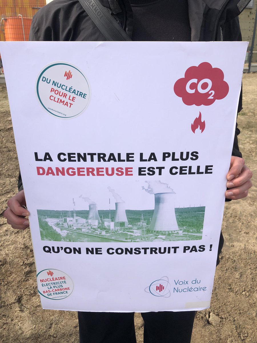 Chaque réacteur du projet de centrale #nucléaire de #Plogoff stoppé au début des années 80 aurait assuré une capacité d'approvisionnement électrique trois fois plus importante que la centrale au gaz de #Landivisiau.
Plogoff devait compter quatre réacteurs.