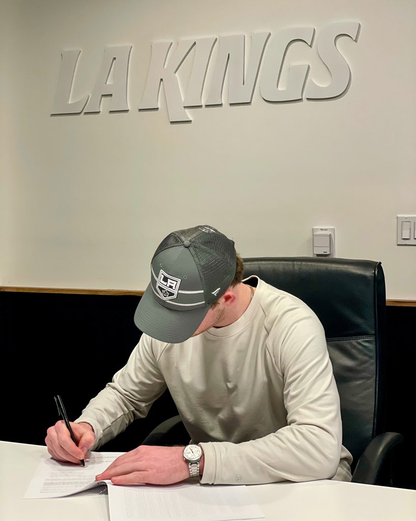 x - LA Kings (@lakings) on Twitter photo We’ve signed forward Taylor Ward, of <a href="/OmahaHKY/">Omaha Hockey</a> to an entry-level contract. 
Ward's deal will begin at the start of the 2022-23 season. He will join the <a href="/ontarioreign/">Ontario Reign</a> on an ATO for the remainder of this season. 
📝 nhl.com/kings/news/kin… We’ve signed forward Taylor Ward, of <a href="/OmahaHKY/">Omaha Hockey</a> to an entry-level contract. 
Ward's deal will begin at the start of the 2022-23 season. He will join the <a href="/ontarioreign/">Ontario Reign</a> on an ATO for the remainder of this season. 
📝 nhl.com/kings/news/kin…