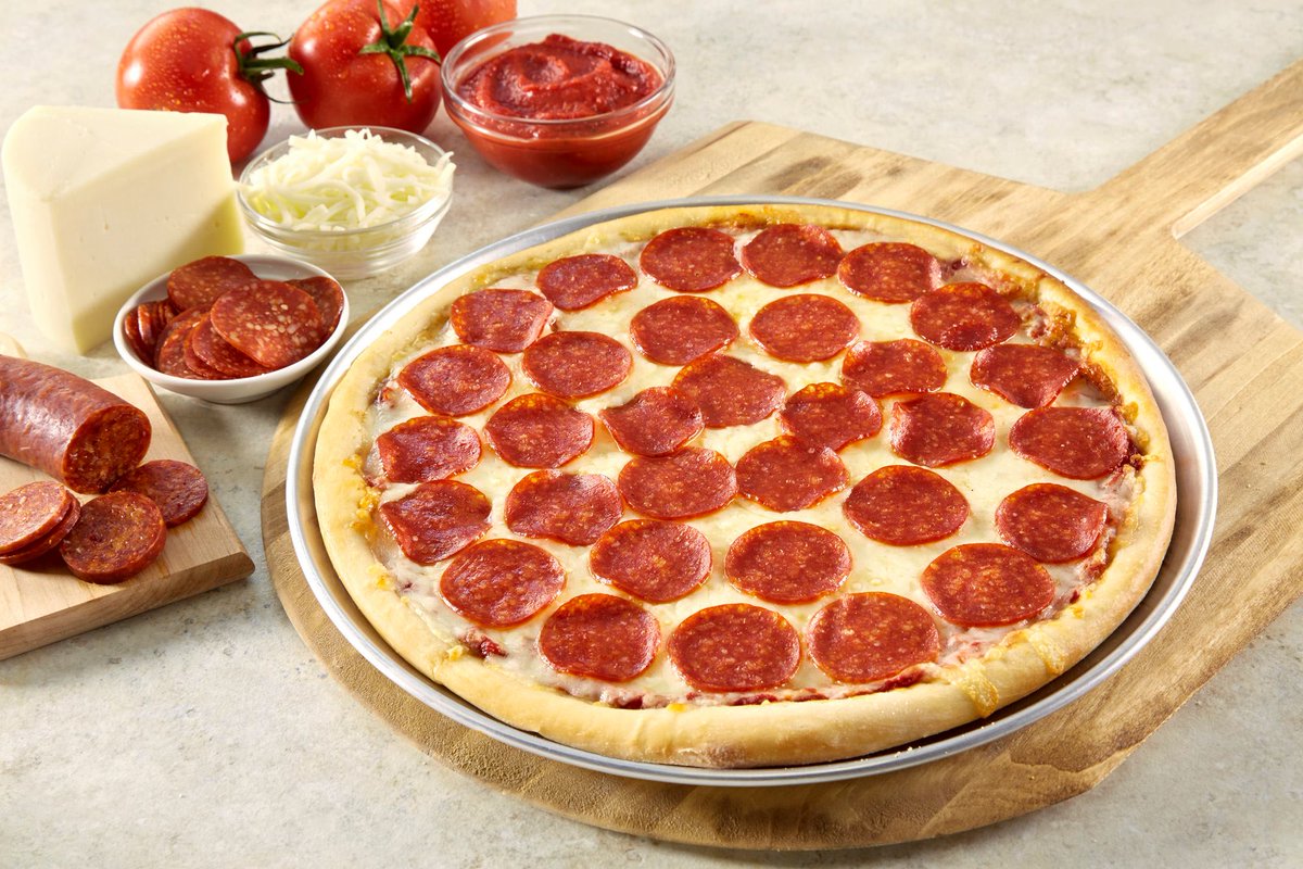 HalalRun's tweet image. I pepper-only have eyes for you! 

Munch on your favorites from Pizza Boli&apos;s - Clementon, NJ 

Learn more ➡️ bit.ly/2JNuyGl 

📸: Pizza Boli&apos;s 

@PizzaBolis #halalrun #pizzabolis #eathalal #halalfood