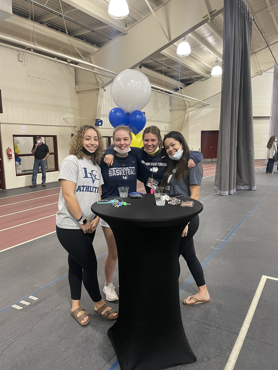 First year squad reppin’ at LVC Live ! #LVCWBB #RollDutchies