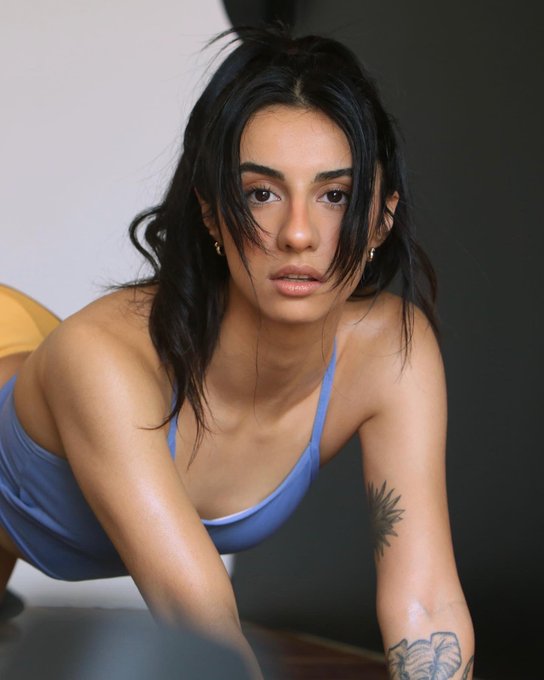 Veo mis nudes cuando hago ejercicio para motivarme💦 https://t.co/mllIk8txUr