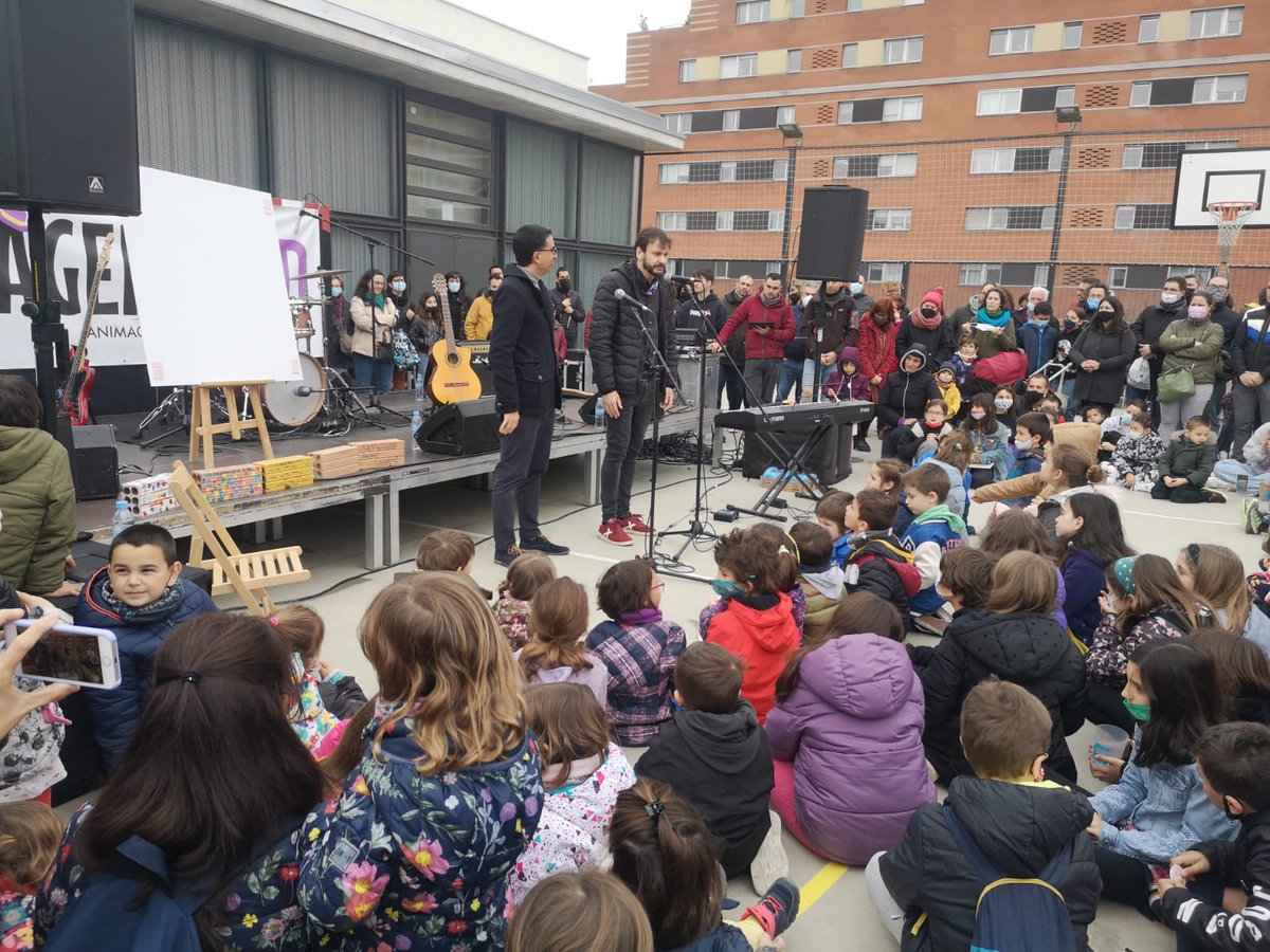 afalamaquinista's tweet photo. La nostra escola va començar al curs 2008-2009, avui per fi hem pogut celebrar la inauguració de l'edifici tant desitjat i lluitat, estrenat aquest 2021-2022. Gràcies a tots per acompanyar-nos, en especial a les 5 promocions que no l'han pogut gaudir.@EscMaquinista https://t.co/GvHCmrZ3lq