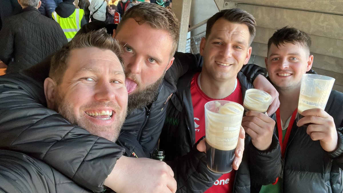 2fergy2's tweet photo. @IrishRugby #shouldertoshoulder https://t.co/yo9RhRSE6S