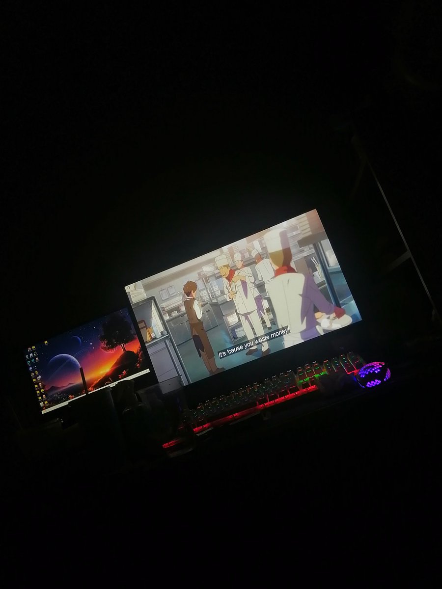 VMalihim's tweet photo. Atm while waiting to get sleepy... ❤️ https://t.co/YkZ5m0L7Kg