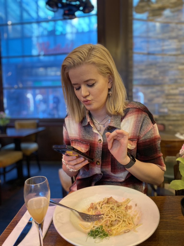 CJLittlemore's tweet photo. Pasta and cocktails with @cateilish 💕 https://t.co/R9kCBIiMt9