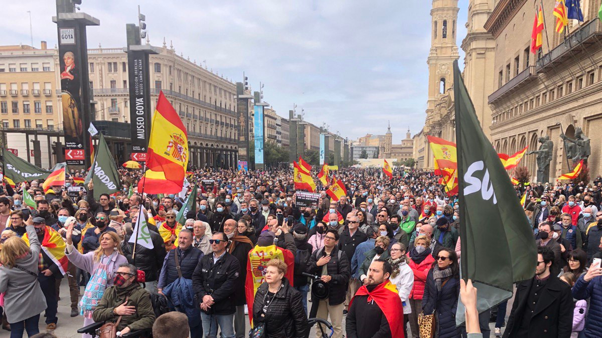 En la concentración de hoy, en la plaza del Pilar de Zaragoza, hemos echado de menos a UGT y CCOO, sí. Pero también a PP y Ciudadanos.