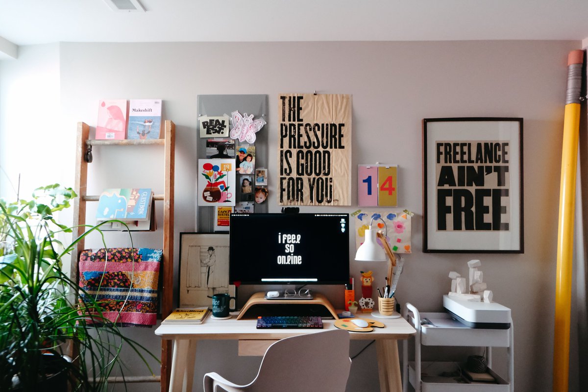 workspacesxyz's tweet photo. 👋 @hilary_sedgwick is Creative Director at @ThisIsArmor, building brands and their digital homes

She likes good cheese, most social occasions, hazy ipa’s, and all things design

Take a look inside her workspace to see how she does her best work ✨

👉 https://t.co/kH8b26BPCh https://t.co/KCN5ySF6wf