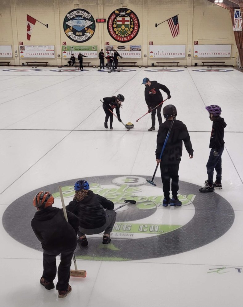 Another great week of #niagara #junior #curling…so many great shots! It’s wonderful to see the growth in these kids in a few short weeks! Thanks to <a href="/CurlingCanada/">Curling Canada</a> for sponsoring our program! #trycurling @CurlON_ <a href="/NiagaraCurling/">Niagara Curling</a> <a href="/NiagaraFalls/">Niagara Falls Canada</a> #curling