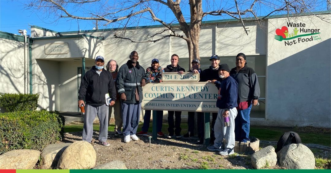 KCPublicHealth's tweet photo. 🍎Waste Hunger Not Food Partner Highlight
Today we celebrate our #wastehungernotfood partners Bakersfield Rescue Mission!
We rescue food from schools & restaurants that would be thrown away and distribute to those in need. https://t.co/D6DT1tlPO6 https://t.co/pRNO5JWfoq