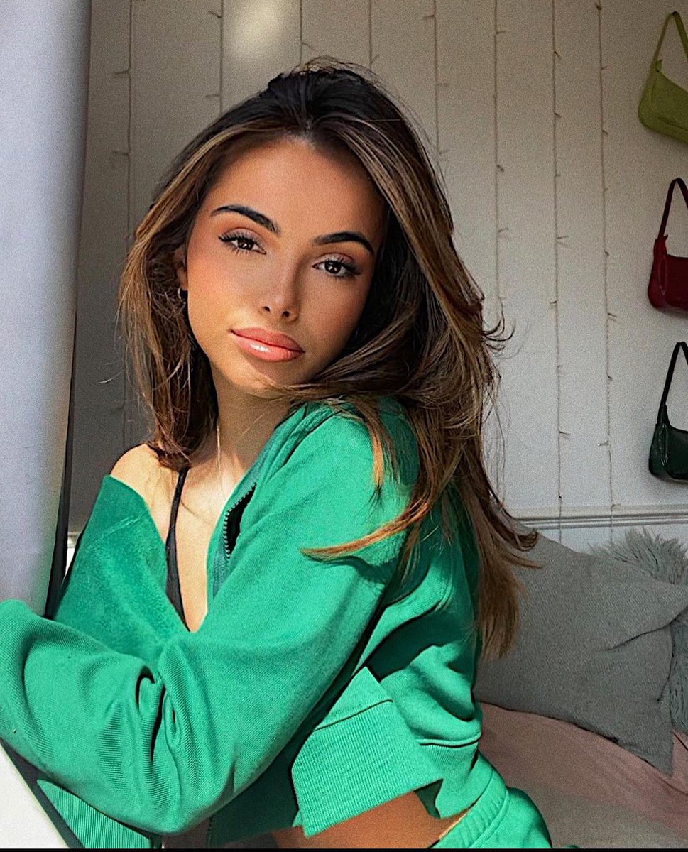 Chloe Amico tweet media