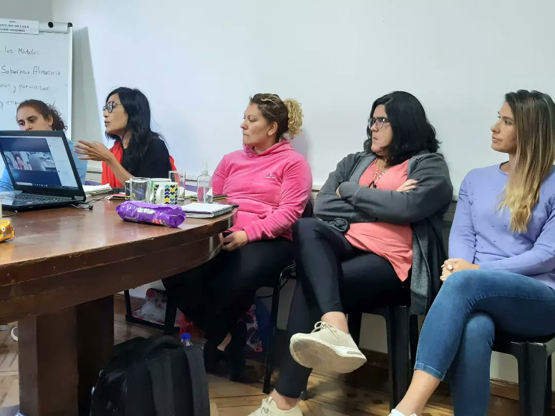 MuMaLaNacional's tweet photo. #MesaFederal de las Mumalá! ✊🏾💜
Lo bueno de reencontrarse, para seguir creciendo y construyendo una matria libre para todas y todes.
#Dia1 🌈 https://t.co/I7Hmkr6PEI
