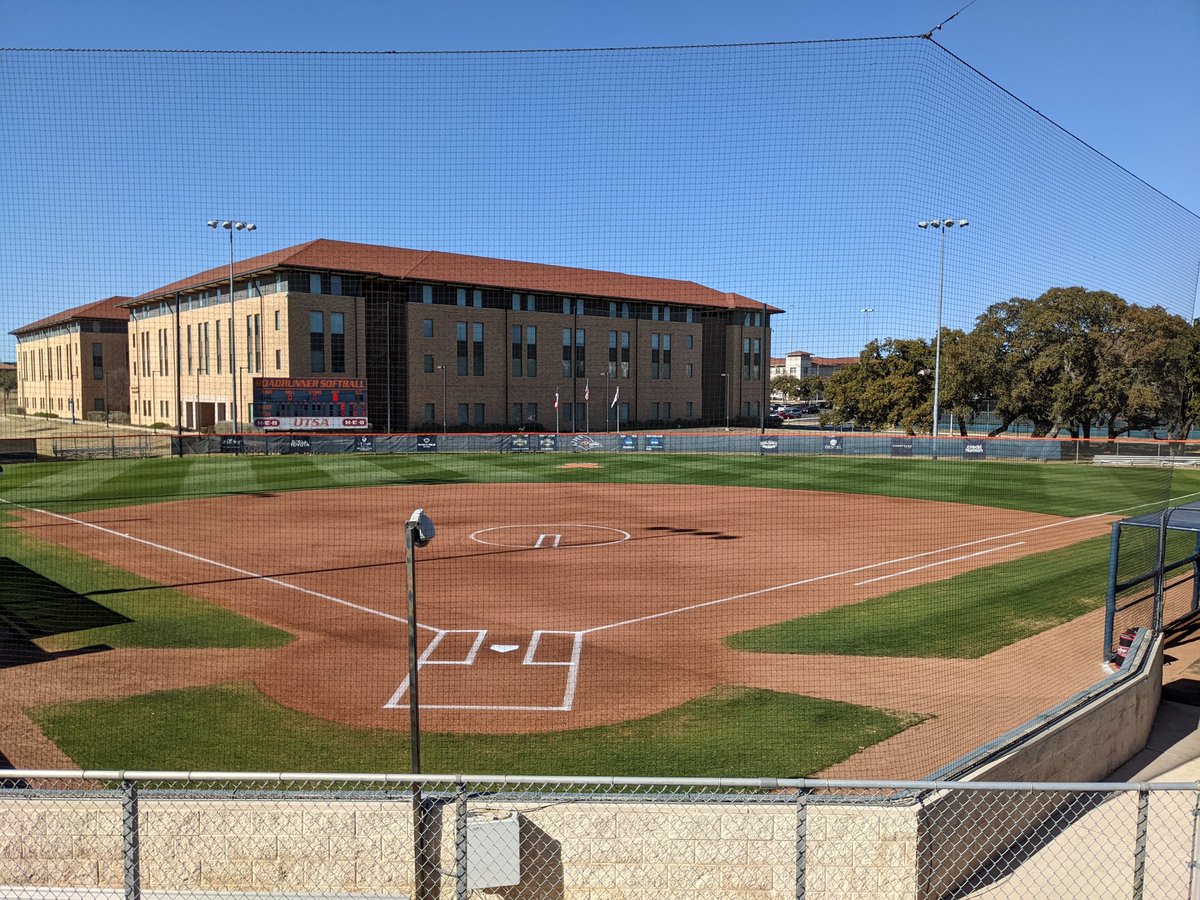 CoreyDiaz14's tweet photo. The crew did an amazing job this week! Fields are looking great with all teams in town this weekend! @ChrisFerg95 @SFSturf_pros https://t.co/APHKhak92C