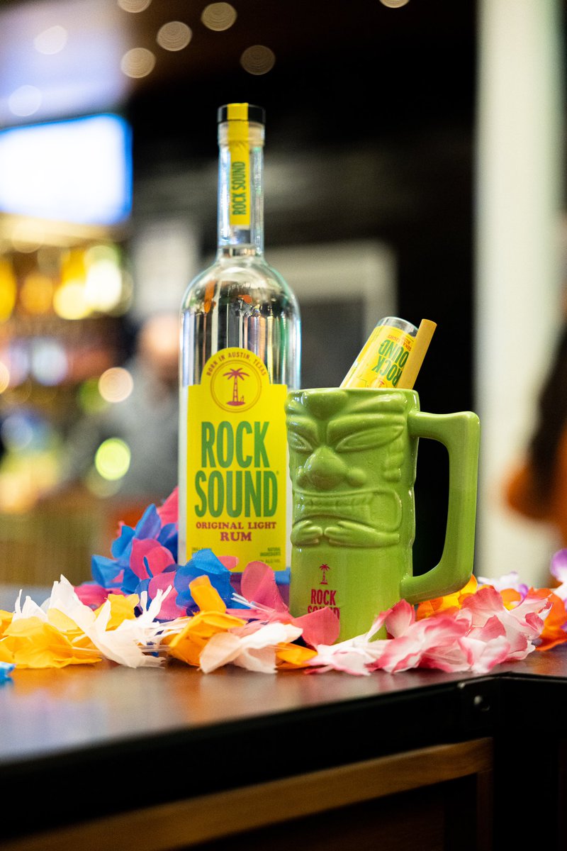 A party is best enjoyed with a circle of friends and a bottle of rum!
#rum #party #cocktails