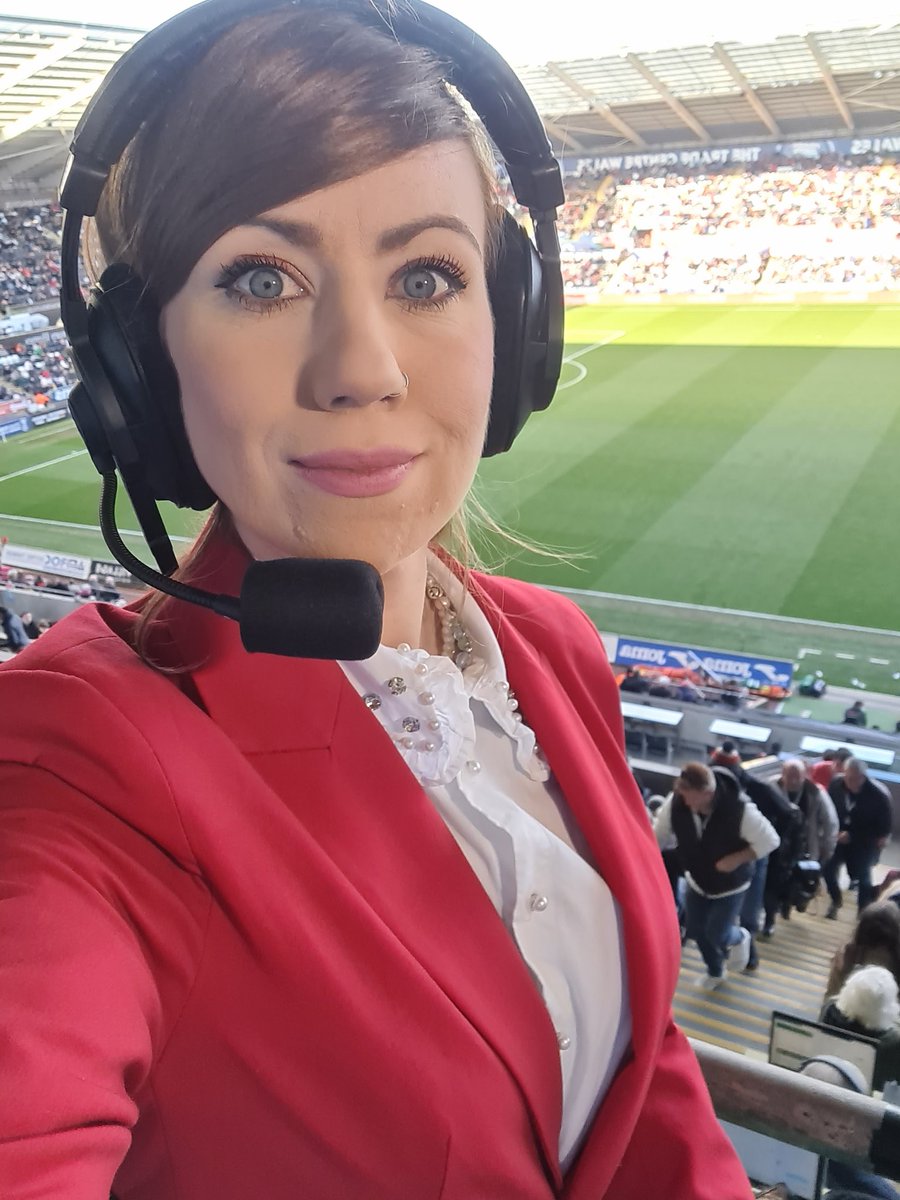 15yo me left a psychiatric unit for an evening to watch the Swans. 90 mins where I was consumed by something other than anorexia/depression. From that night, watching the Swans gave me a reason to fight... Today I'm covering them for Soccer Saturday. This means so much to me. ❤