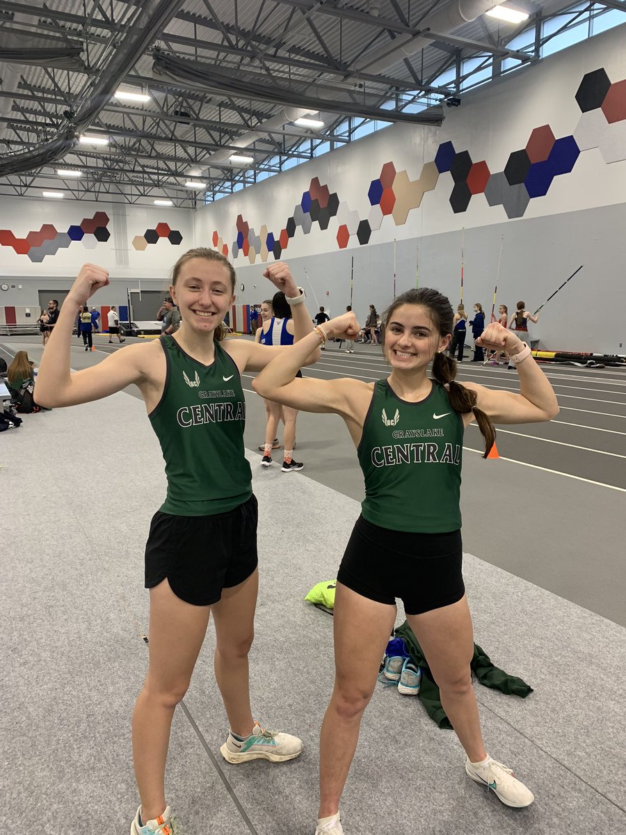 No one comes close to our distance crew- these girls killed the 800. ☘️🔥#BUFFANDFAST