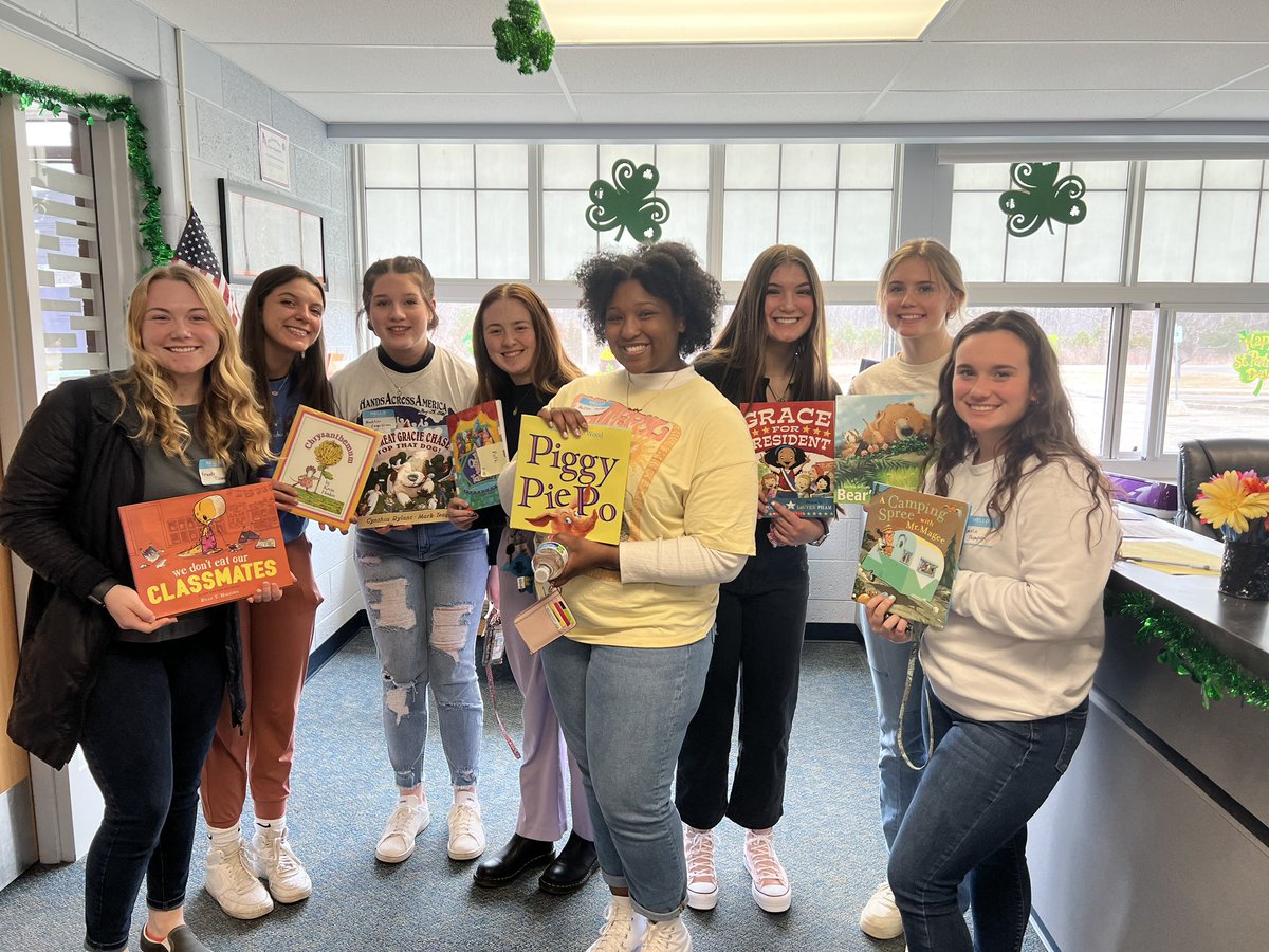 Yesterday I got the chance to read to kids at Lacure Elementary! It was so much fun! <a href="/MustangClio/">Clio Mustang Softball</a> <a href="/Turnin2M/">Turnin2 National Maloney</a>