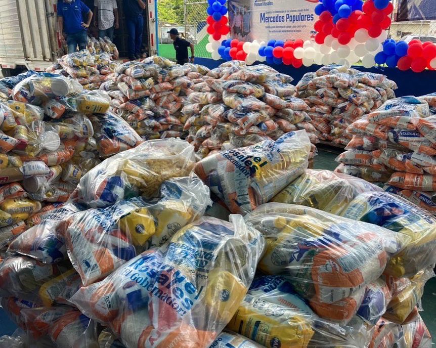 manuelrosalesg's tweet photo. Hoy #19M nos encontramos en el municipio Colón trabajando con fuerza por el cambio del Zulia. La Gobernación del Estado sigue atendiendo a los zulianos con programas sociales y Mercados Populares. https://t.co/fa6VLvHO4O