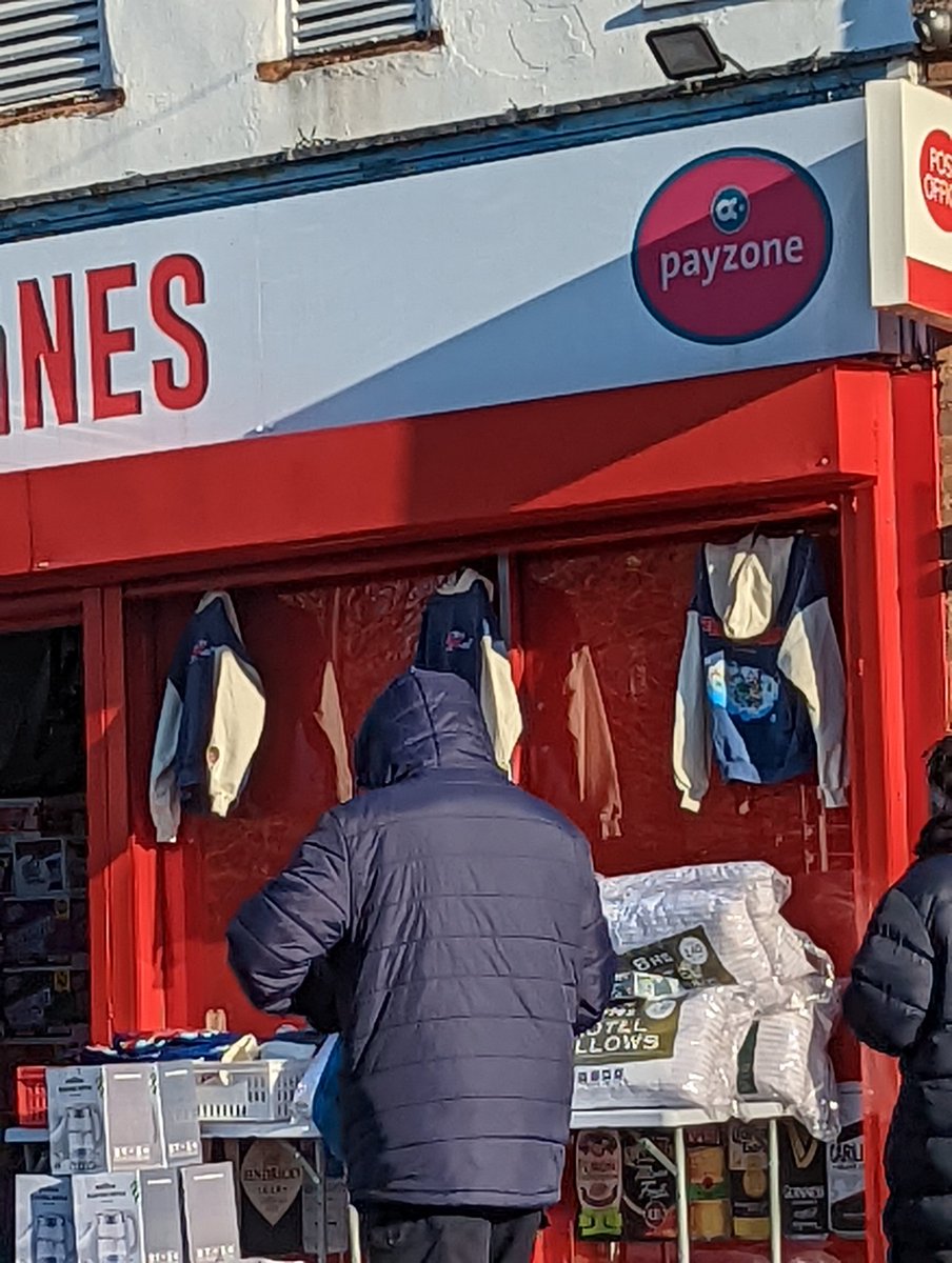 12lilsmurf's tweet photo. @JayFromTGF @RomellHenryTgf @LukeFromTGF local offy is selling knock-off childish hoodies! https://t.co/2nMh7Duy7F